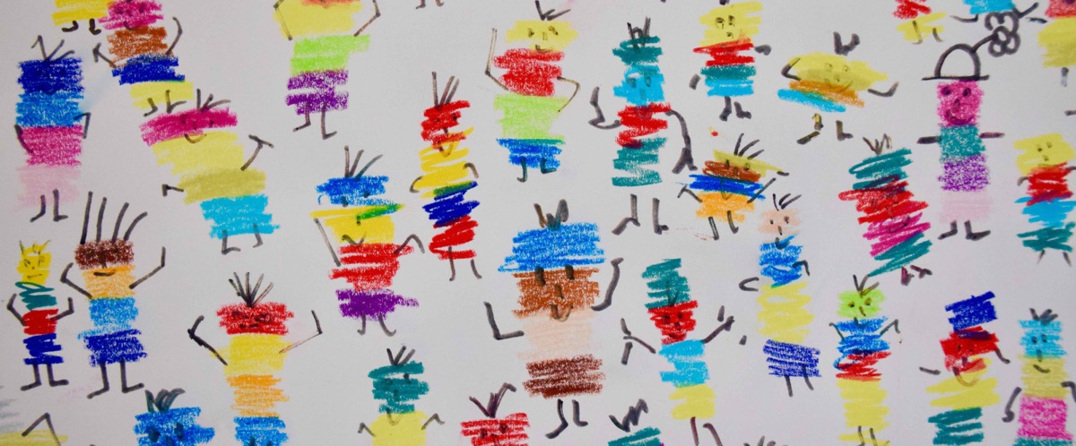Dessins d'enfants colorés — personnages joyeux aux crayons de couleur